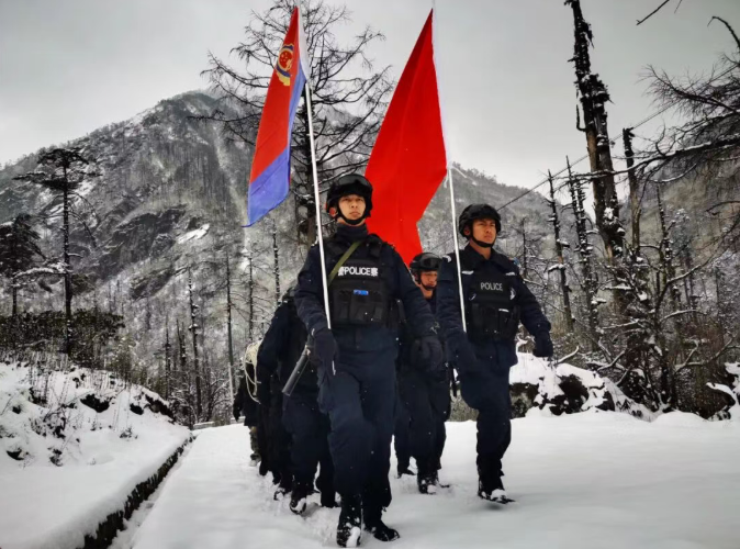 界桩立处脚步至 密林巡护守安宁 &mdash;&mdash; 记怒江州福贡县公安局守边护边巡逻队