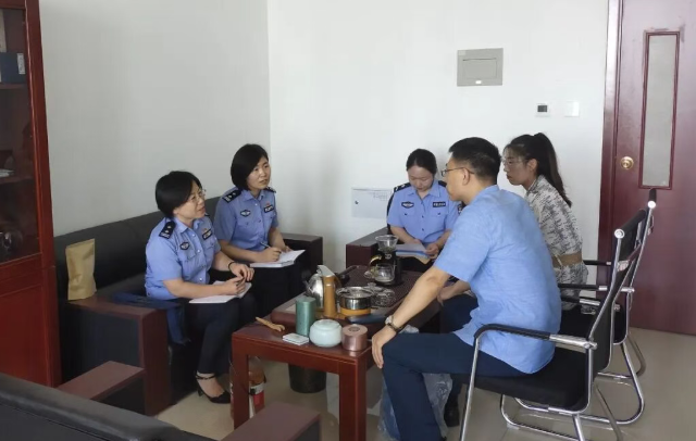 暑期安保一线的 "她力量"