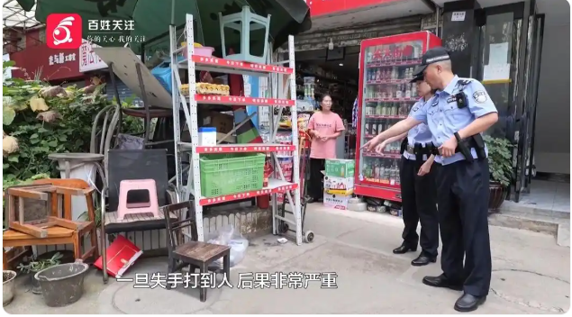 男子用弹弓伤害流浪猫，警方第一时间介入，涉事人员已被行政拘留！