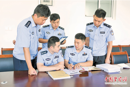 王功建：善察微末 深挖线索破疑案