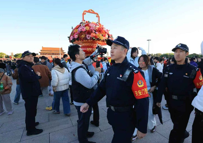 国庆假日，守护平安的那一抹&ldquo;警察蓝&rdquo;